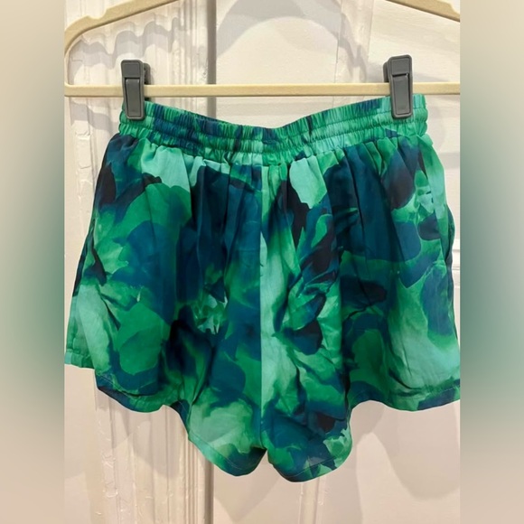 Casual Green Women's Shorts - Picture 2 of 4